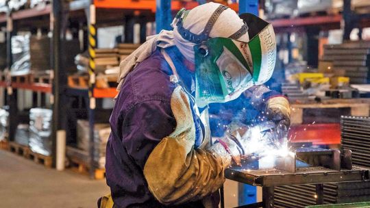 Gráfico con datos de producción industrial y construcción en Argentina