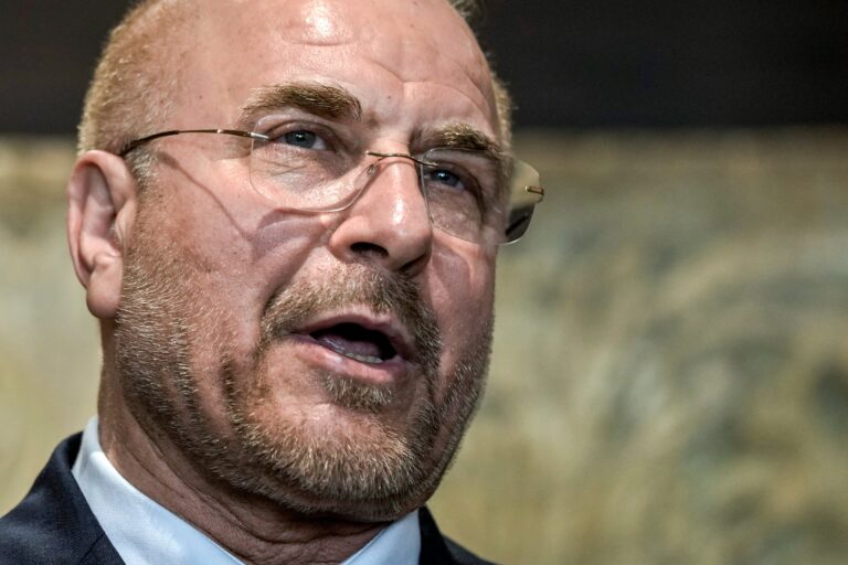 Mohammad Baqer Qalibaf, presidente del Parlamento iraní, durante una sesión.