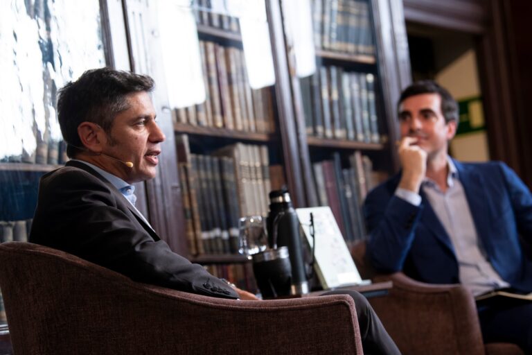 Axel Kicillof, gobernador de la provincia de Buenos Aires, durante una entrevista.
