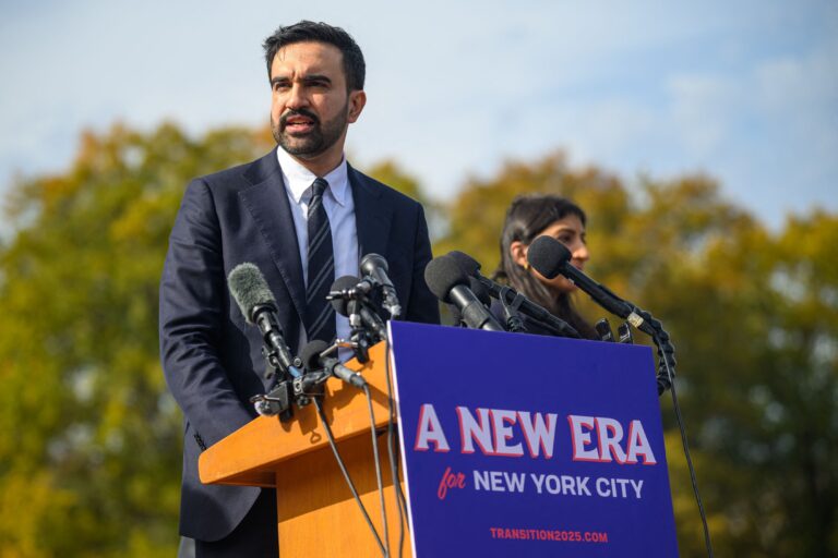 Zohran Mamdani, alcalde de Nueva York, habla sobre la fusión Warner-Paramount