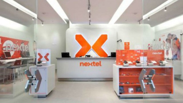 Logo de Nextel Argentina sobre fondo azul corporativo