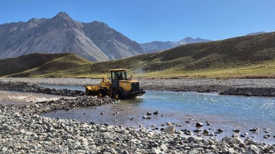 Vista del Río Tordillo en la zona de Valle Hermoso, Mendoza, luego de ser restituido a su cauce natural.