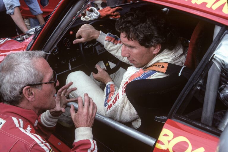 Rolf Stommelen en el circuito de Montjuic durante el Gran Premio de España de 1975