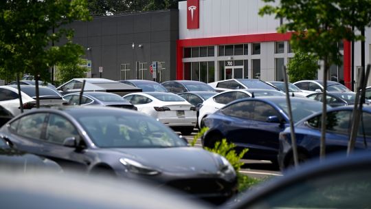 Gráfico ilustrativo de las ventas trimestrales de Tesla y un vehículo Model Y.