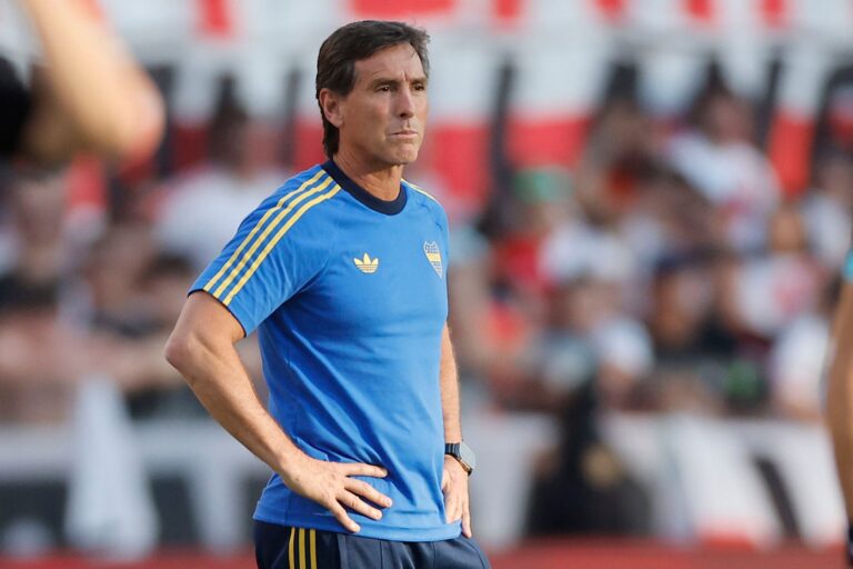 Entrenador de la selección argentina, Úbeda, durante una conferencia de prensa.