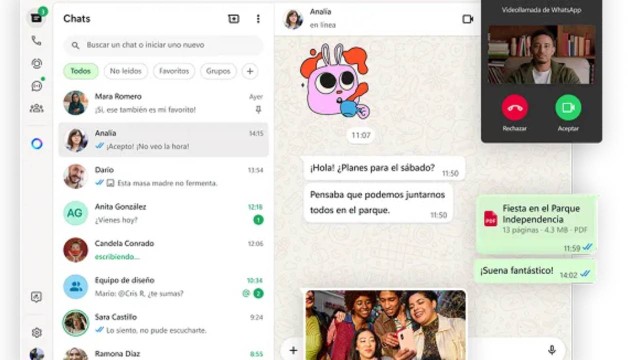 Pantalla de un teléfono móvil mostrando la interfaz de WhatsApp con dos perfiles activos.