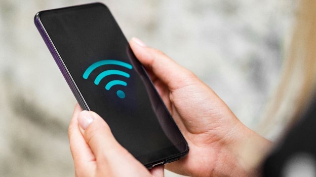 Pantalla de la aplicación WiFi Analyzer mostrando un gráfico de canales de redes inalámbricas