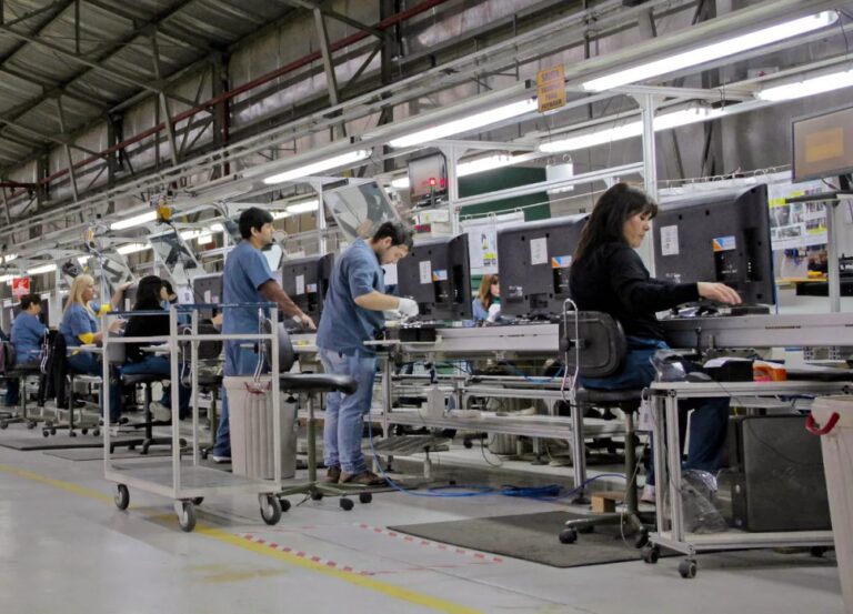 Gráfico de caída del empleo industrial en Argentina