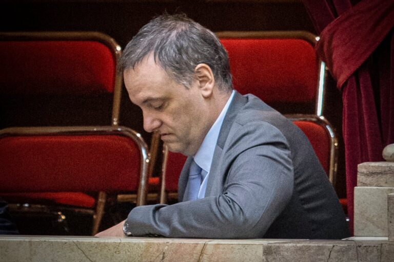 Manuel Adorni hablando en el Congreso durante su exposición como jefe de Gabinete