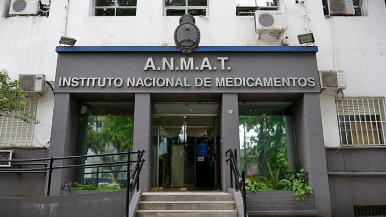 Sello de ANMAT en documento oficial