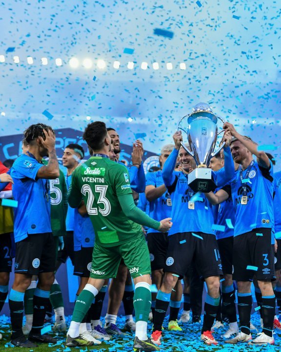 Jugadores de Belgrano de Córdoba celebrando el título del Torneo Apertura
