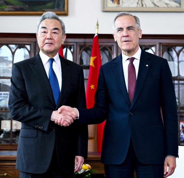 Reunión entre el canciller chino Wang Yi y el primer ministro canadiense Mark Carney