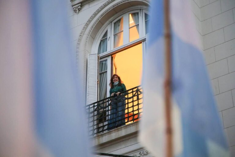 Cristina Kirchner en el balcón de San José 1111