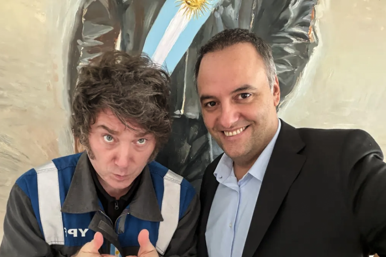 Imagen del jefe de gabinete con Milei en la Casa Rosada