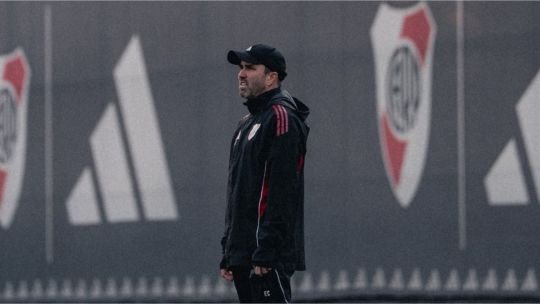 Eduardo Coudet durante un partido de River Plate