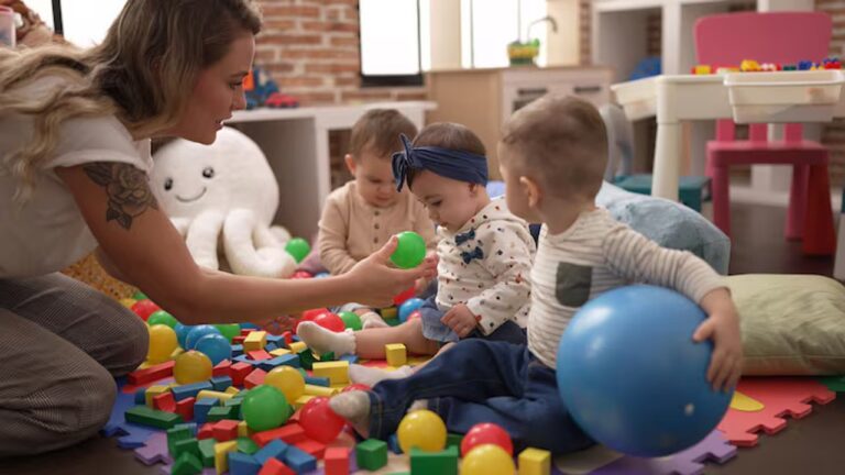 Niños en un jardín de infantes durante una actividad educativa