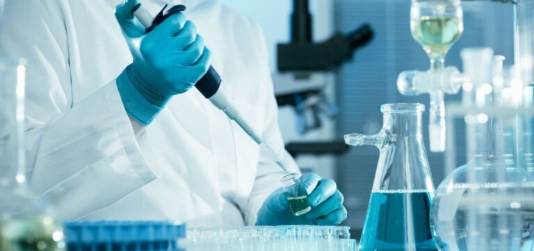 Imagen ilustrativa de un laboratorio de investigación clínica