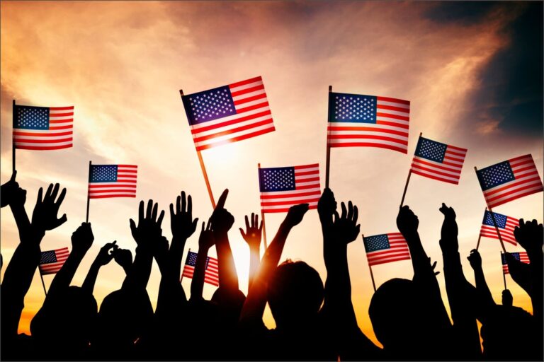 Cartel de Memorial Day con bandera de Estados Unidos y palmeras de Florida