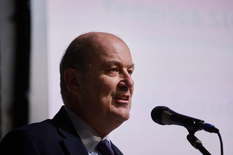 Federico Sturzenegger durante su presentación en el evento Real estate 2026 en la UCA