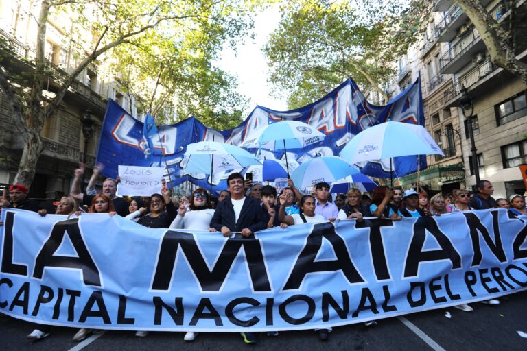 Fernando Espinoza durante un discurso en el Día del Trabajador