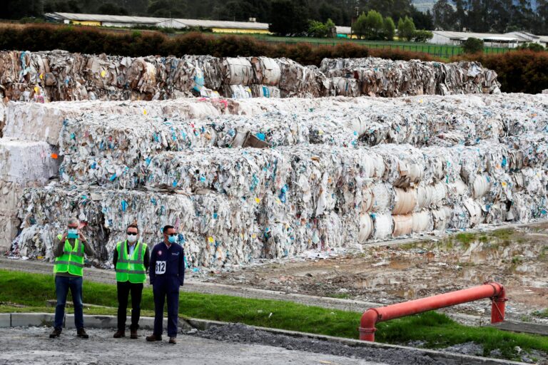 Fiscalía de Colombia desmantela cartel del reciclaje