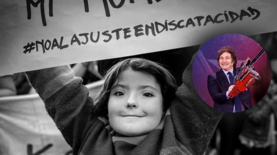 Personas con discapacidad en una manifestación frente al Congreso