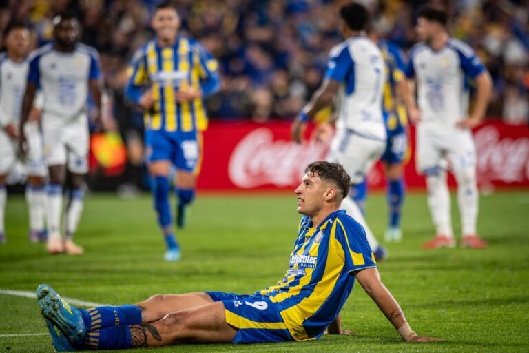 Escudo de Rosario Central sobre fondo verde