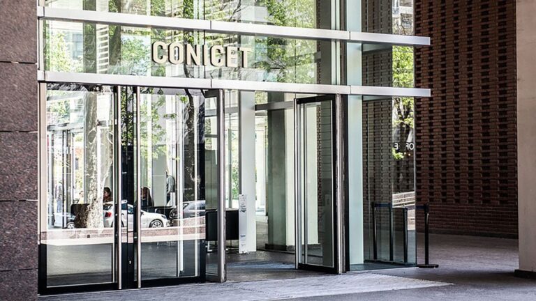 Reunión de investigadores del Conicet en la Academia Nacional de Ciencias de Buenos Aires