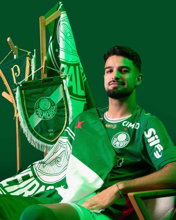 José Manuel López celebrando con la camiseta de Palmeiras