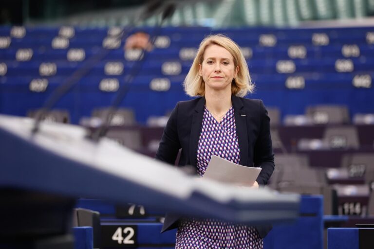 Kaja Kallas habla ante medios en reunión de ministros de Exteriores de la UE en Chipre