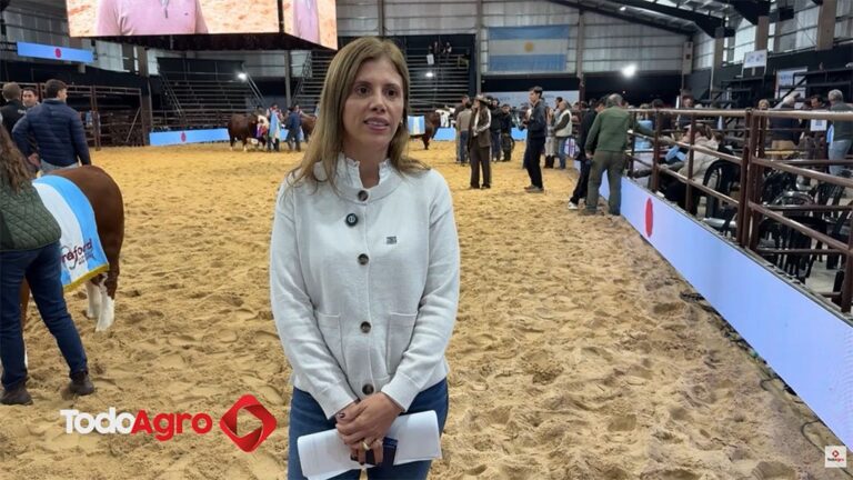 Flavia Tanino en la pista de la Nacional Braford en Corrientes