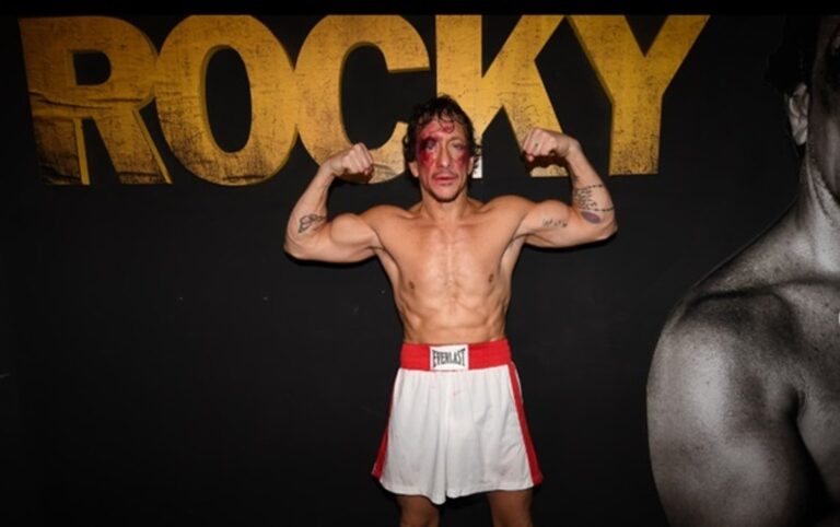 Escena de la obra teatral Rocky con Nicolás Vázquez en el Teatro Lola Membrives