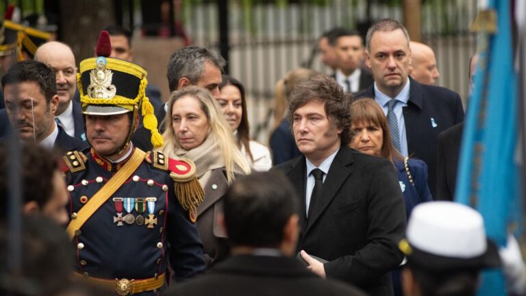 Presidente Javier Milei y arzobispo Jorge Ignacio García Cuerva durante el Tedeum en la Catedral Metropolitana
