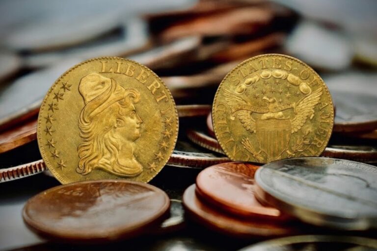 Moneda estadounidense de oro de 5 dólares de 1800, anverso y reverso, serie Draped Bust Half Eagle