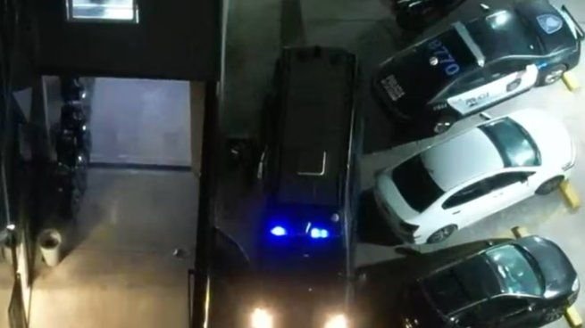 Exterior de la Comisaría Vecinal 3 durante el operativo policial