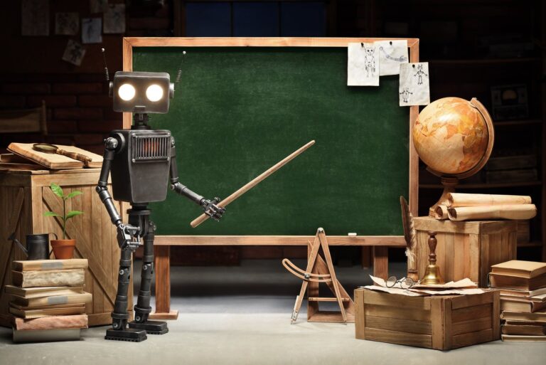 Captura de pantalla de tres plataformas de estudio con inteligencia artificial: NotebookLM, Adobe Student Spaces y Astra AI