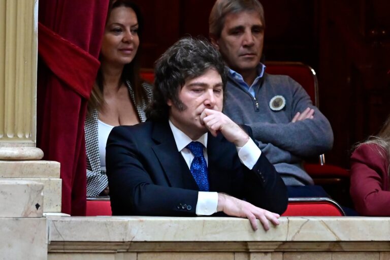 Manuel Adorni durante una conferencia de prensa