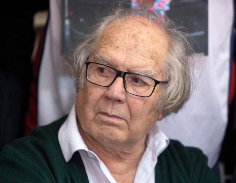 Adolfo Pérez Esquivel en Plaza de Mayo durante convocatoria de ayuno