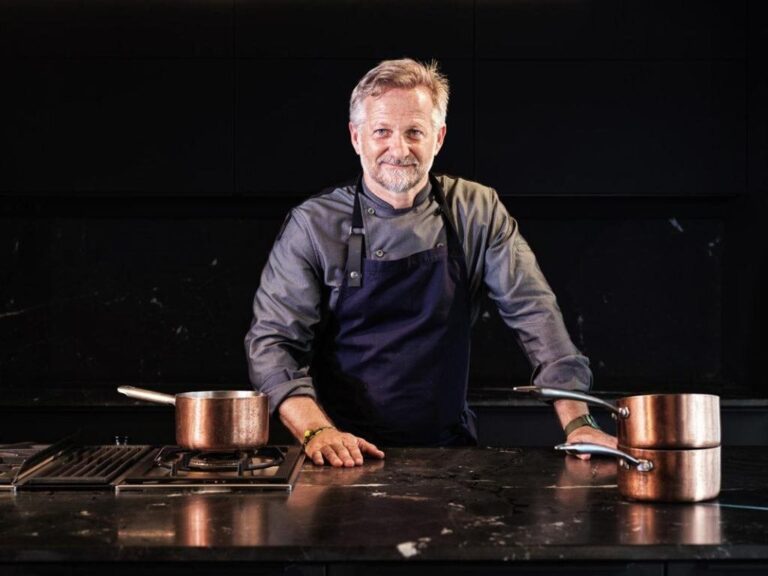 Fachada del restaurante Camiño da Serpe del chef Pepe Vieira en Raxó, Pontevedra