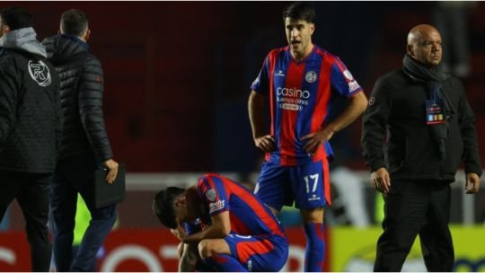 Jugadores de San Lorenzo tras la derrota ante Recoleta en el Nuevo Gasómetro