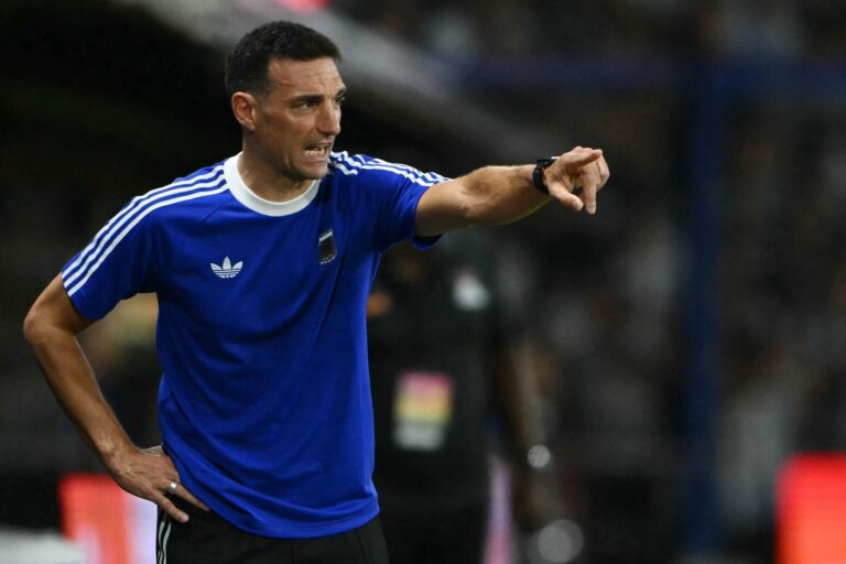 Lionel Scaloni con la lista de convocados de la selección argentina para el Mundial 2026
