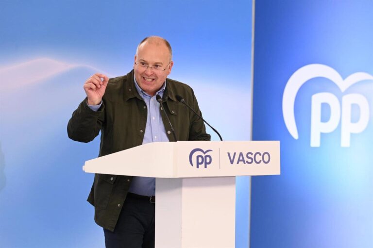 Miguel Tellado habla en un acto del PP de Vizcaya en Bilbao