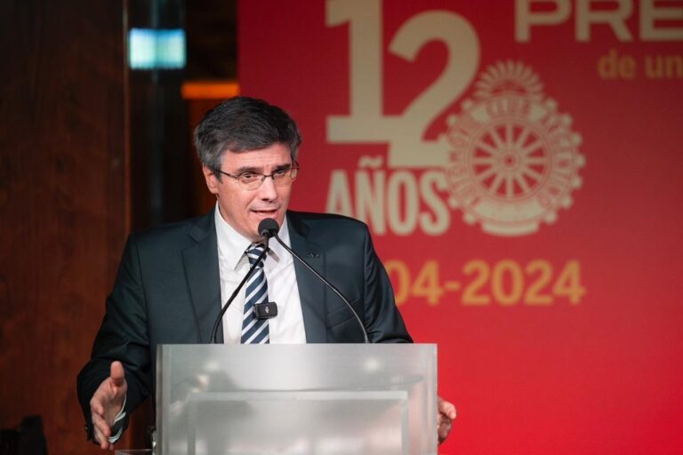 César Carman, presidente del ACA, durante la reunión institucional