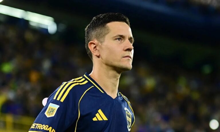 Ander Herrera con la camiseta de Boca Juniors durante un partido