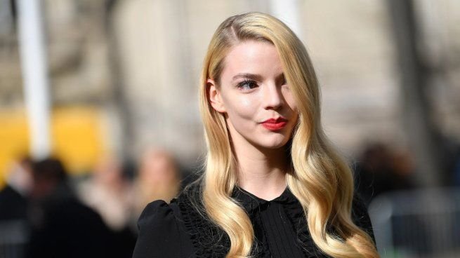 Anya Taylor-Joy en la alfombra roja de un estreno cinematográfico