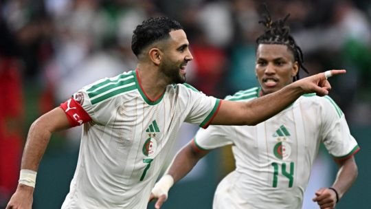 Jugadores de la selección de fútbol de Argelia durante un partido