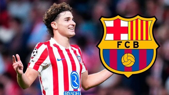 Julián Álvarez con la camiseta del Atlético Madrid durante un partido