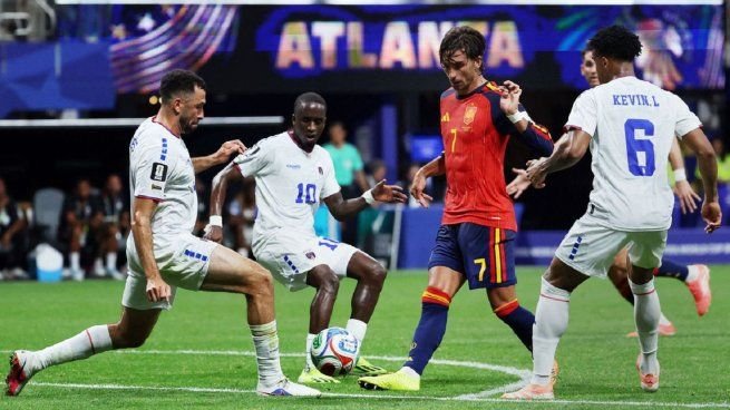 Arquero de Cabo Verde Vozinha atajando un disparo durante el partido ante España en el Mundial 2026