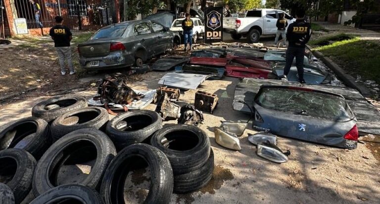 Allanamiento policial en vivienda de La Matanza con autopartes y vehículos desguazados