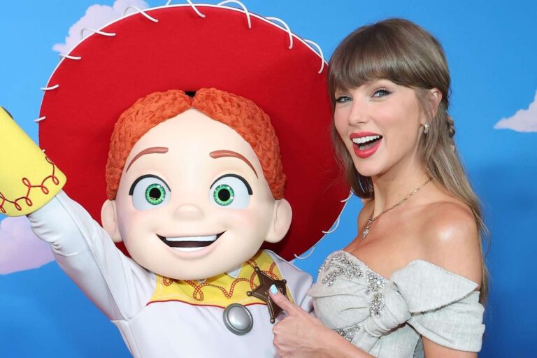 Taylor Swift en un evento de cine